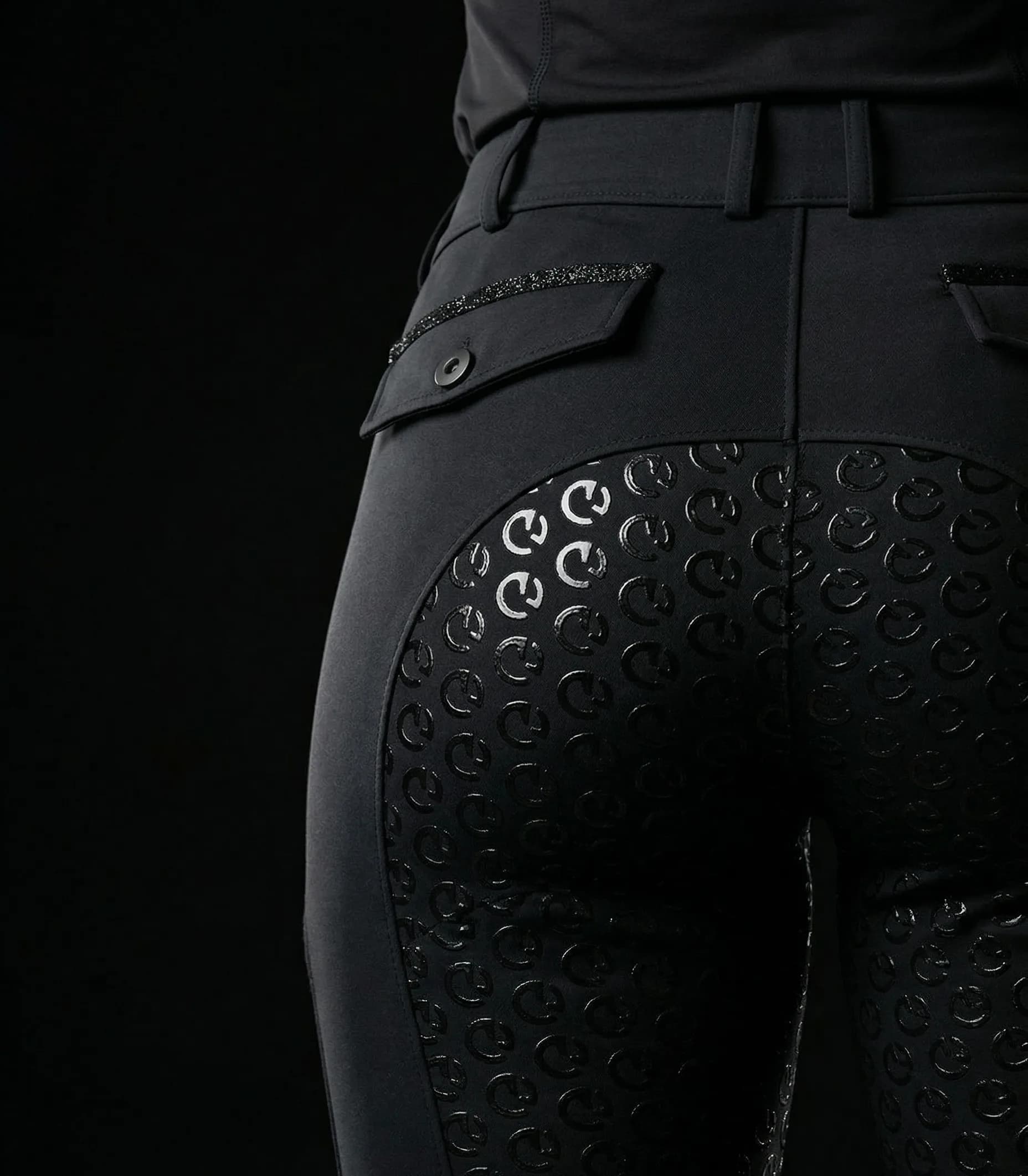 Full-seat silicone grip close-up